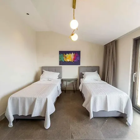 Luxury 5 Star With Stunning Views, White Wings 1002